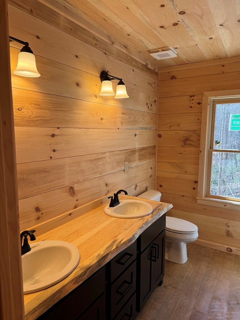 435799 Blue Ridge Active