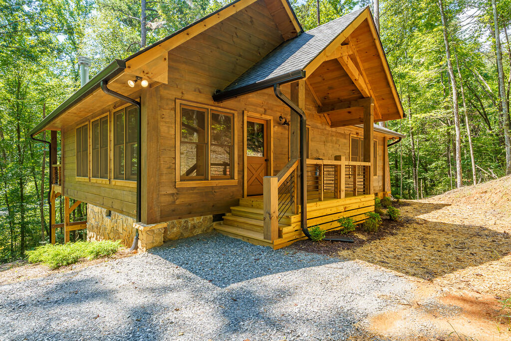 435799 Blue Ridge Active