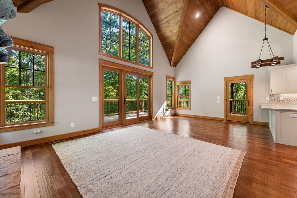 435800 Blue Ridge Active