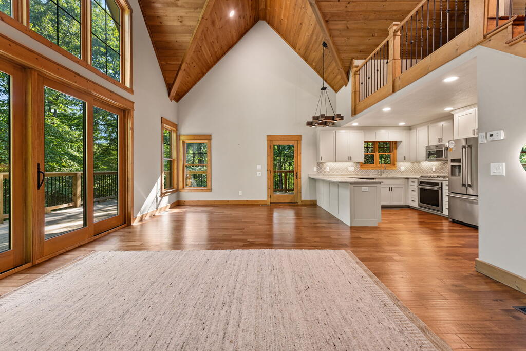 435800 Blue Ridge Active