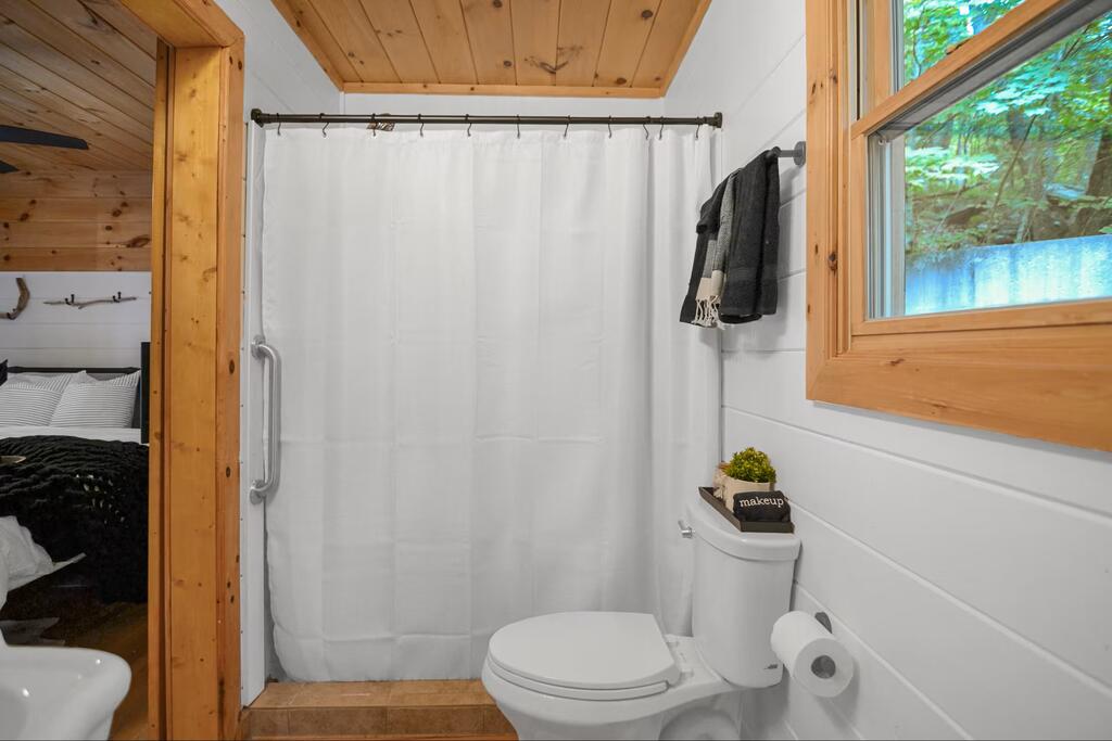 435825 Morganton Active