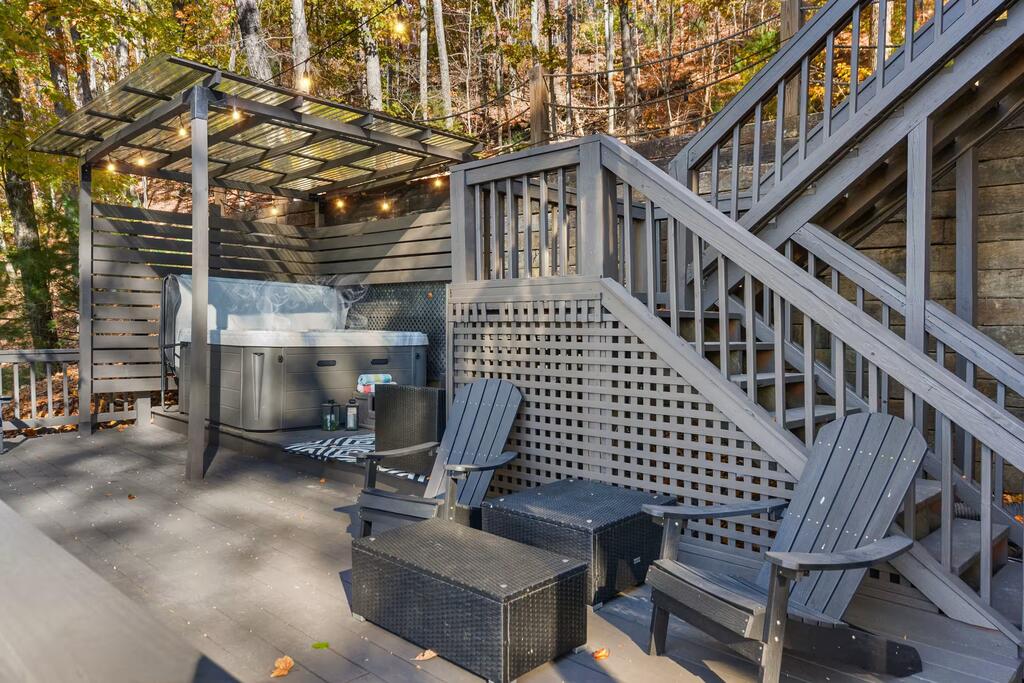435825 Morganton Active