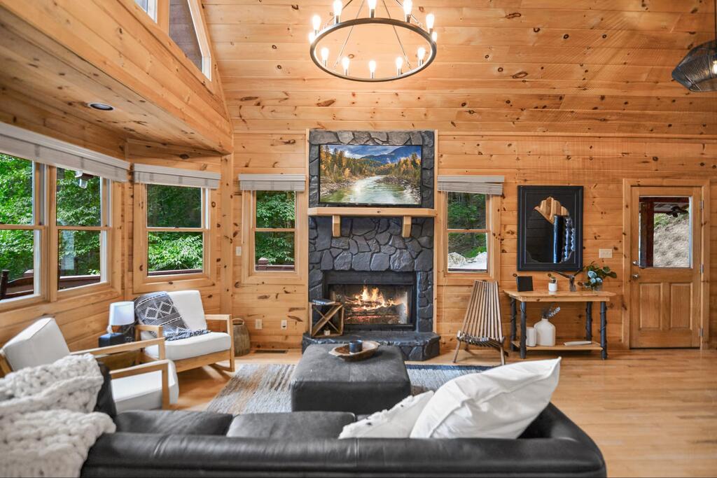 435825 Morganton Active