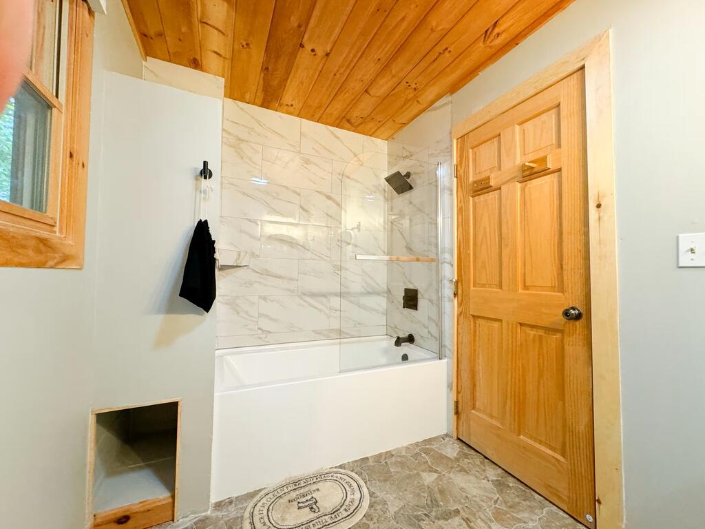 435825 Morganton Active
