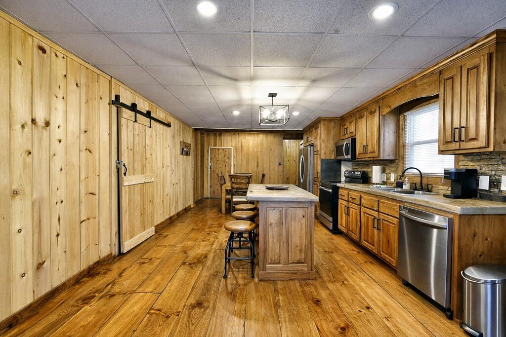 435826 Blue Ridge Active