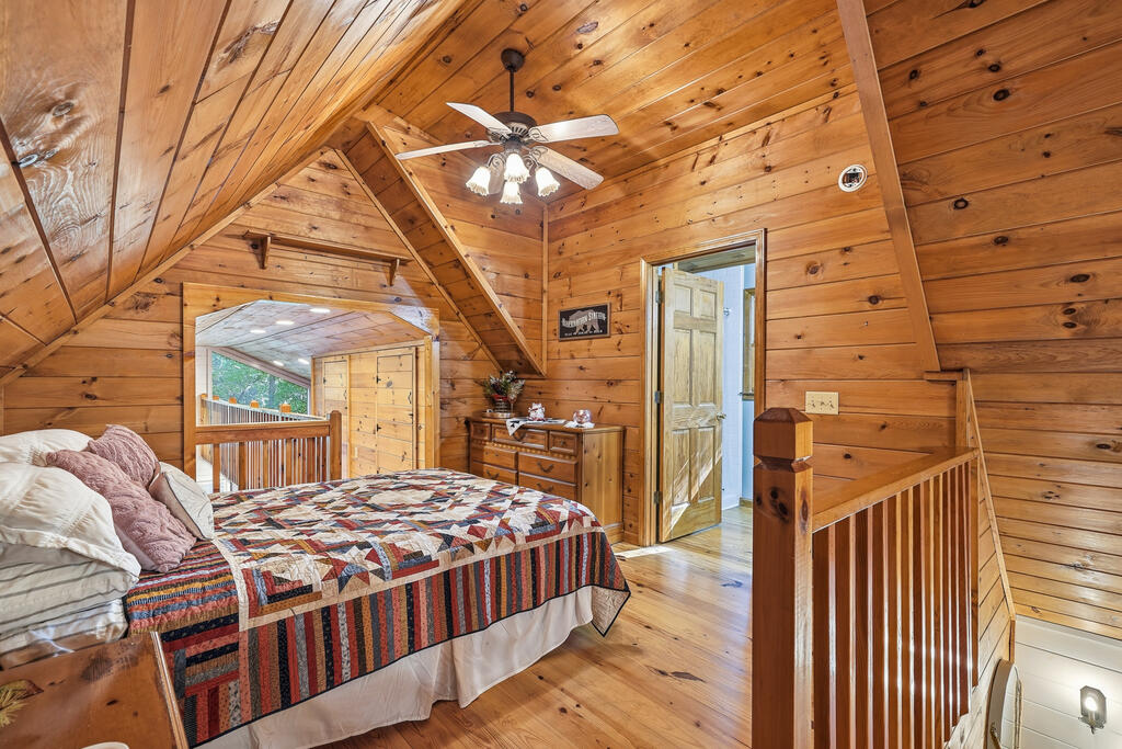 435841 Blue Ridge Active