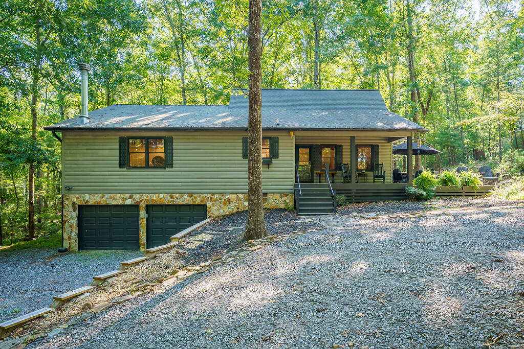 435841 Blue Ridge Active
