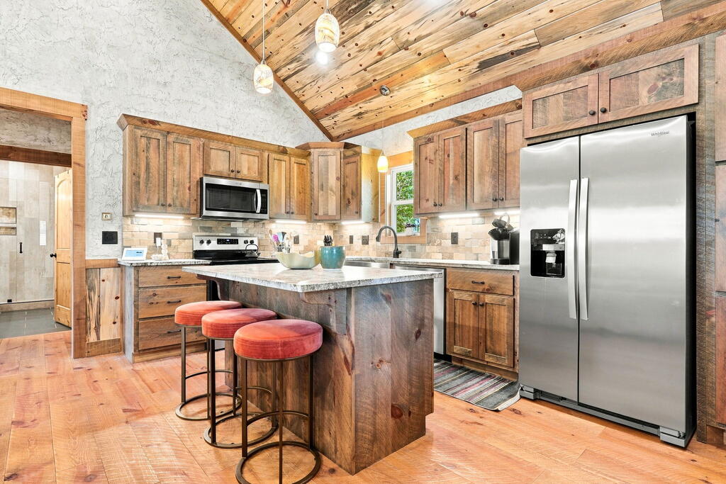 435846 Ellijay Active