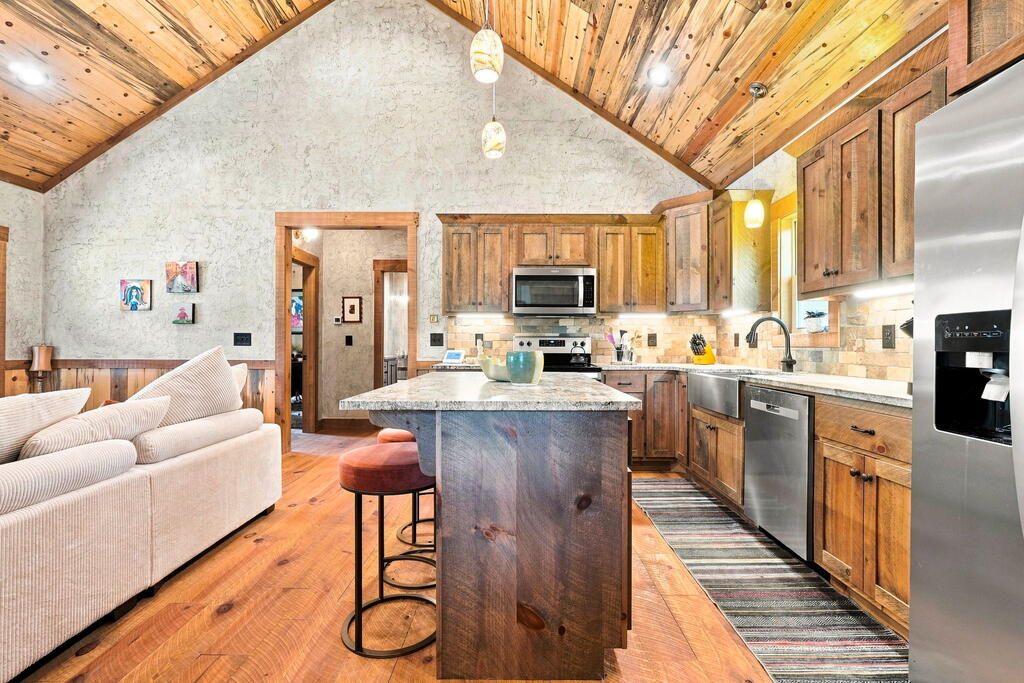 435846 Ellijay Active