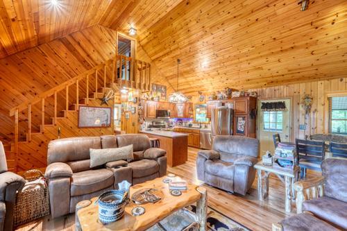 435853 Hayesville Active
