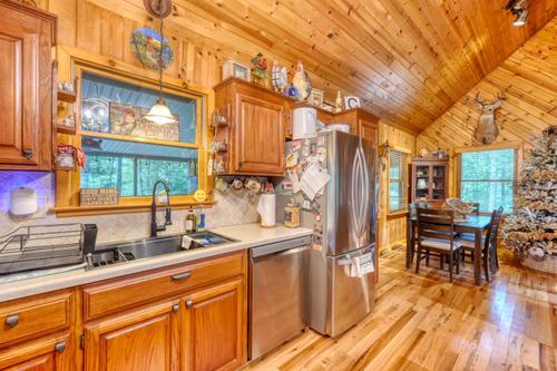 435853 Hayesville Active