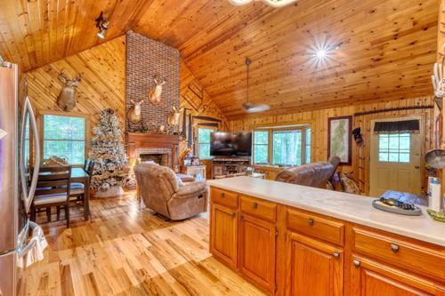 435853 Hayesville Active