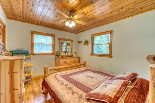 435853 Hayesville Active