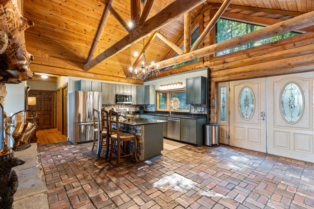435856 Blue Ridge Active