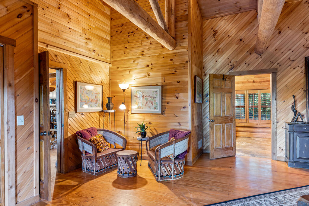 435856 Blue Ridge Active
