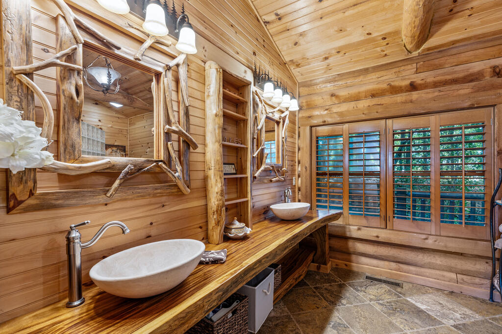 435856 Blue Ridge Active