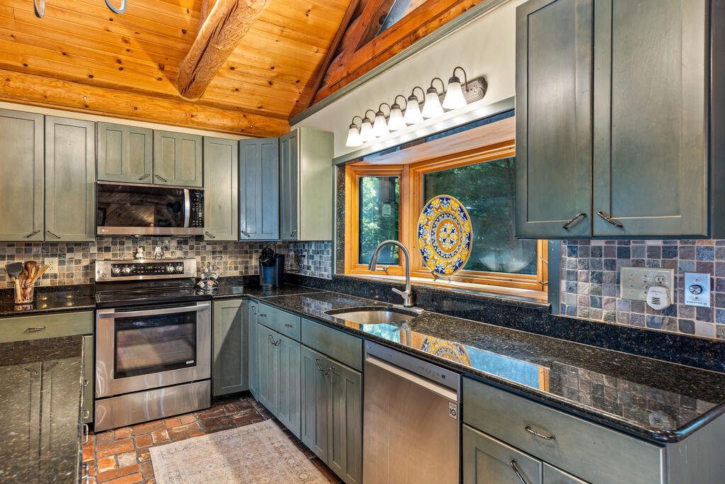 435856 Blue Ridge Active
