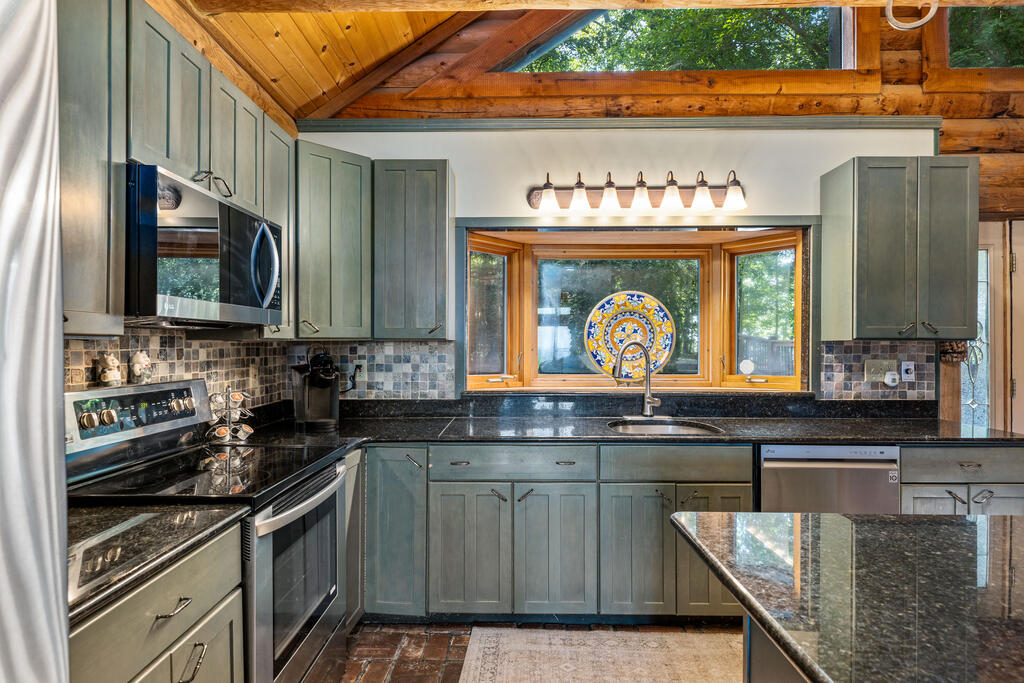 435856 Blue Ridge Active