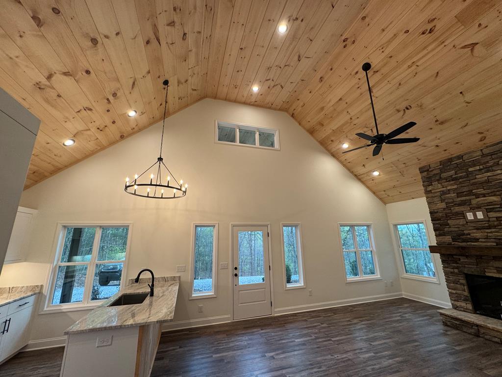 404777 Young Harris Residential