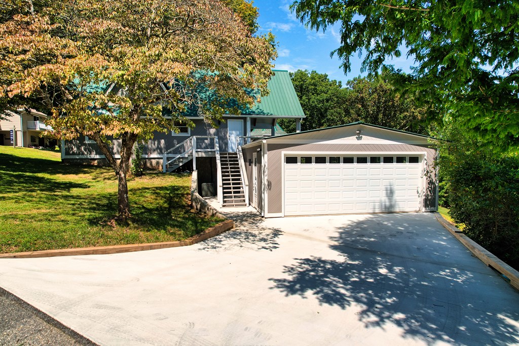 412318 Young Harris Residential