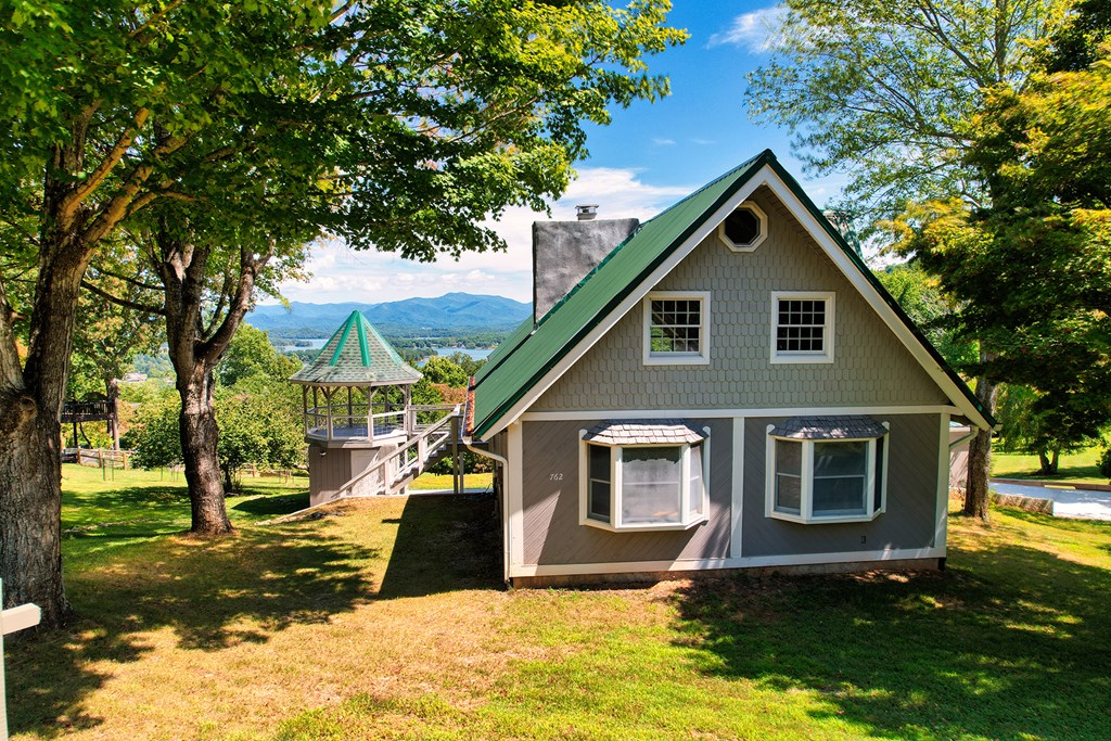 412318 Young Harris Residential