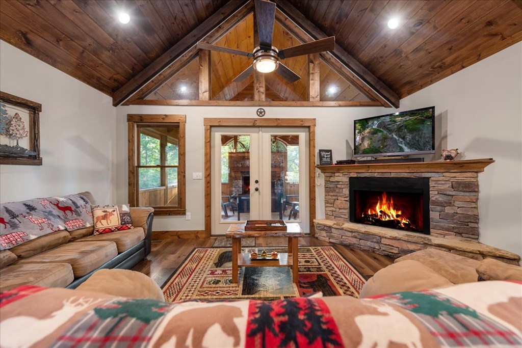 412647 Mineral Bluff Residential