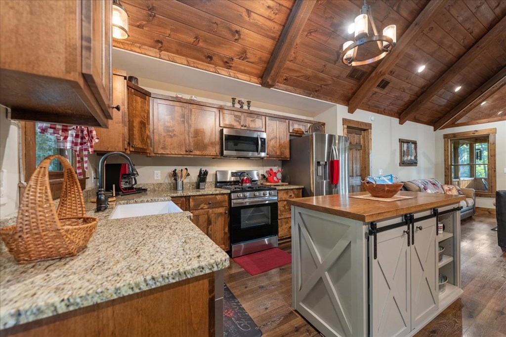 412647 Mineral Bluff Residential