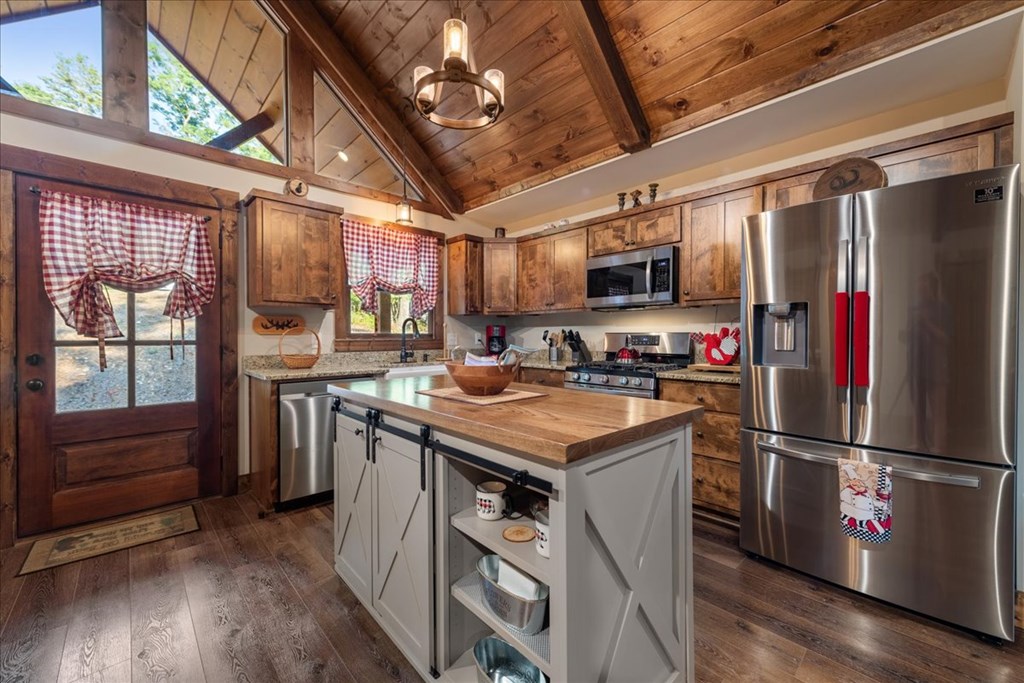 412647 Mineral Bluff Residential