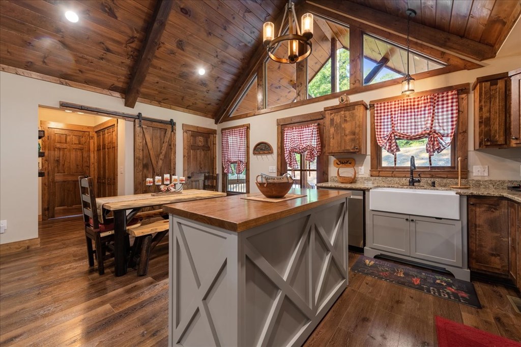 412647 Mineral Bluff Residential