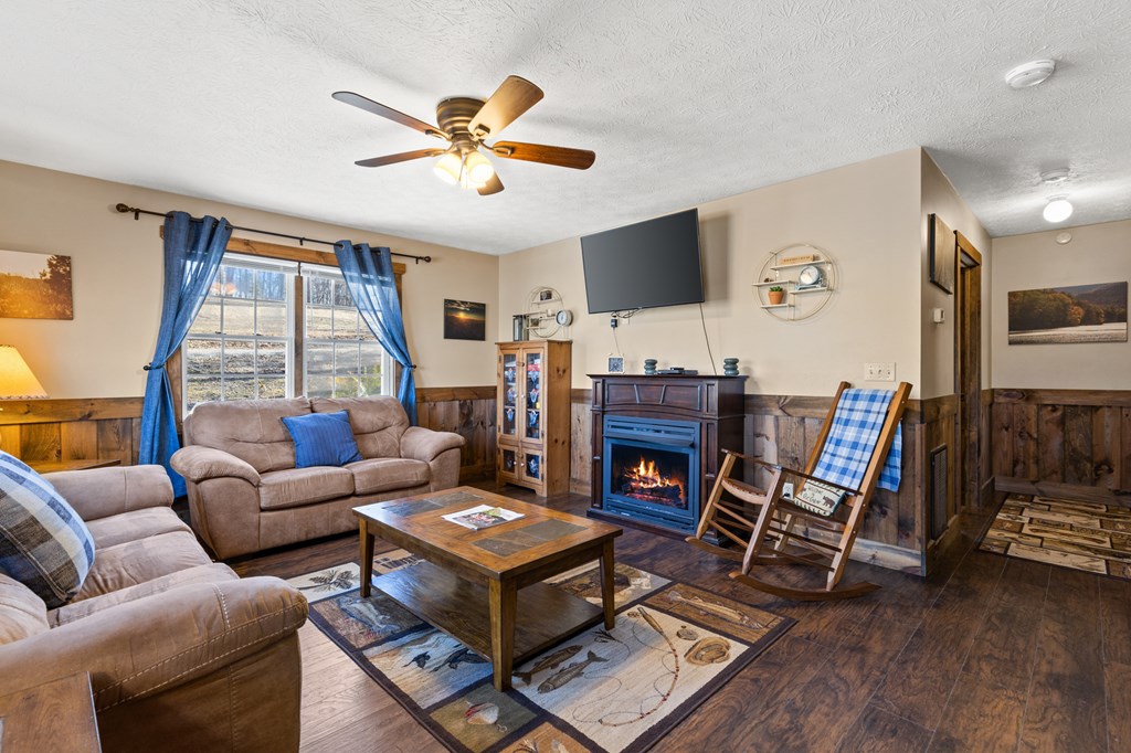 412993 Mineral Bluff Residential