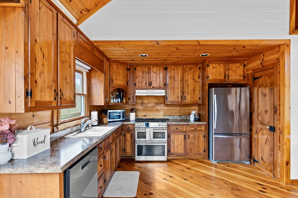 413904 Mineral Bluff Residential