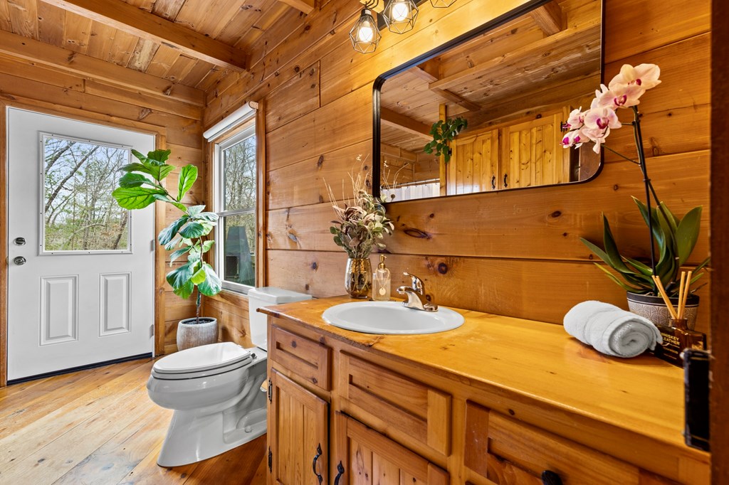 413904 Mineral Bluff Residential