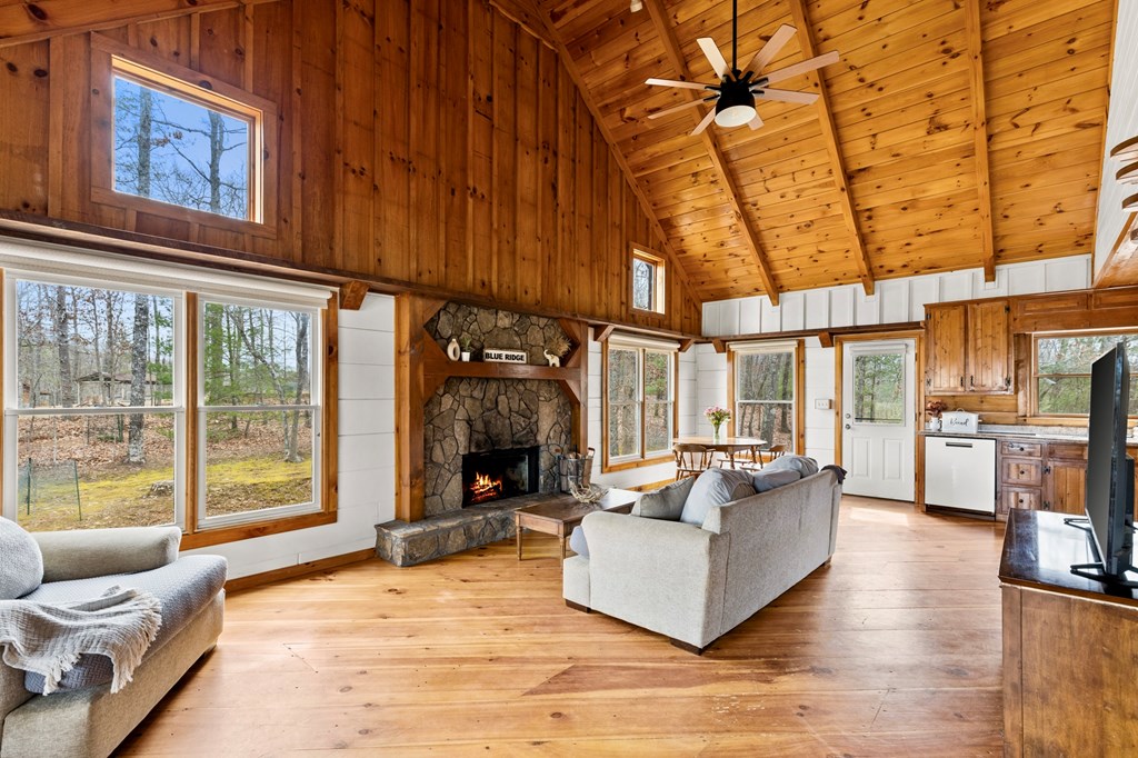 413904 Mineral Bluff Residential