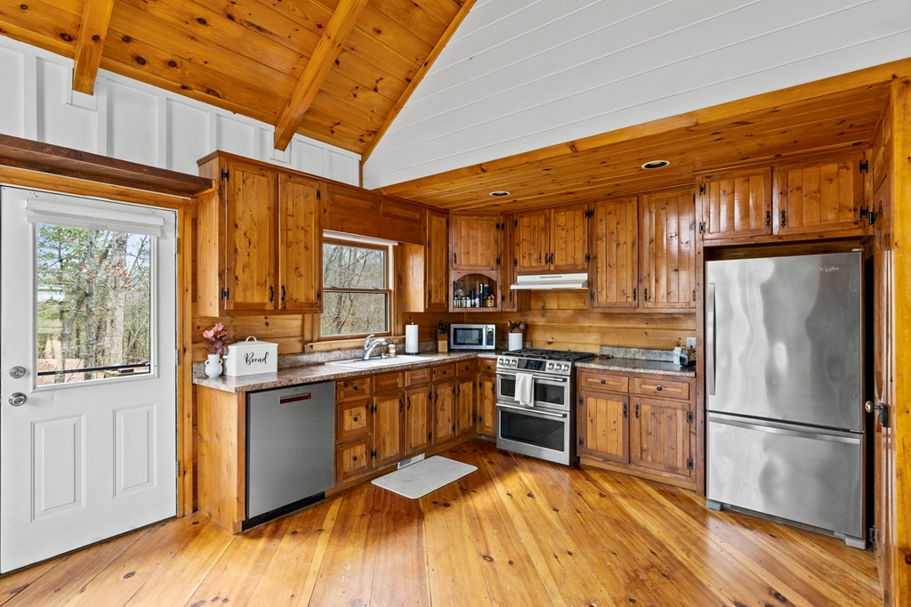 413904 Mineral Bluff Residential