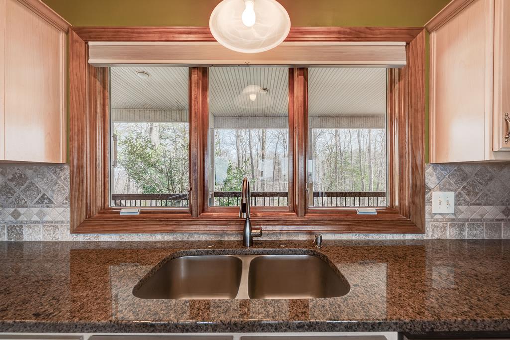 414167 Chatsworth Residential