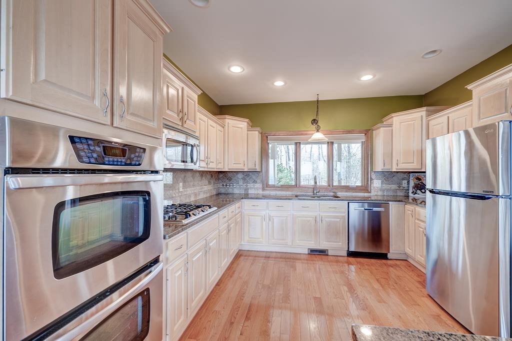 414167 Chatsworth Residential