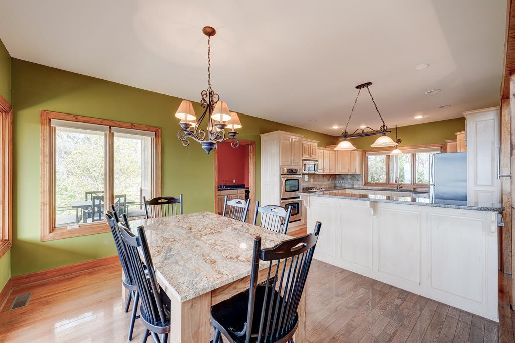 414167 Chatsworth Residential