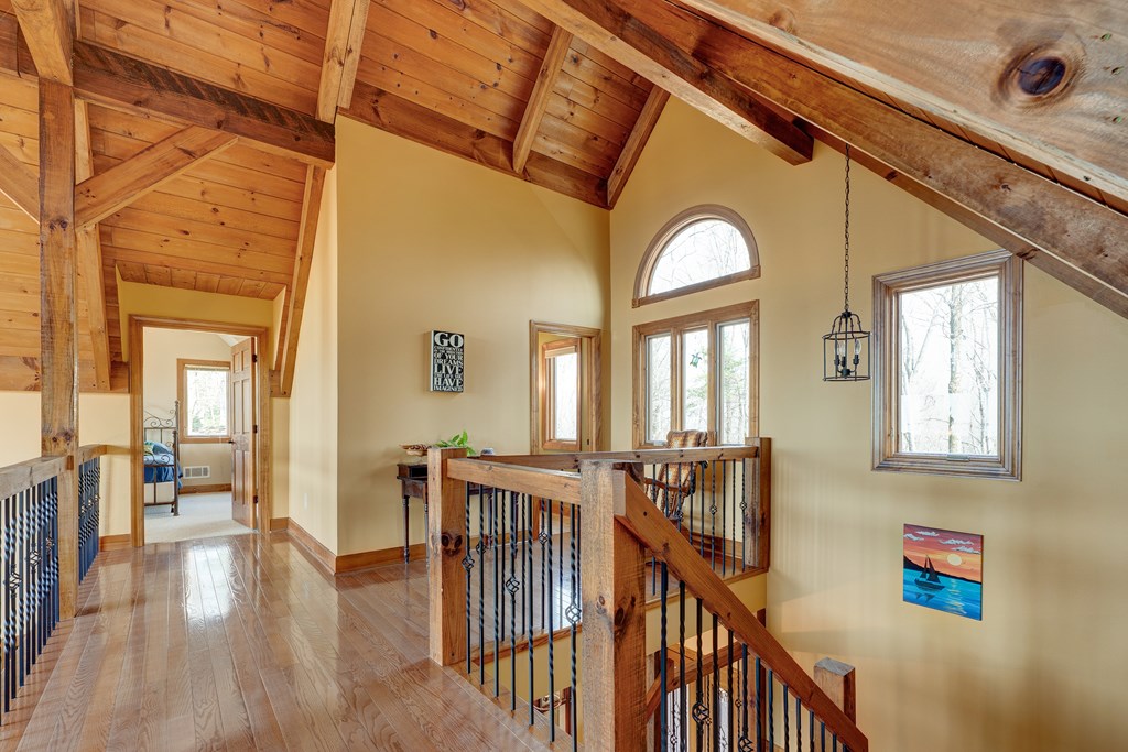 414167 Chatsworth Residential