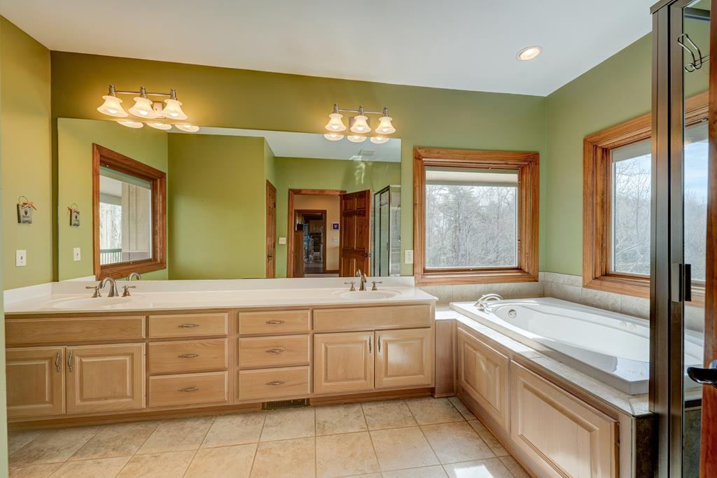 414167 Chatsworth Residential