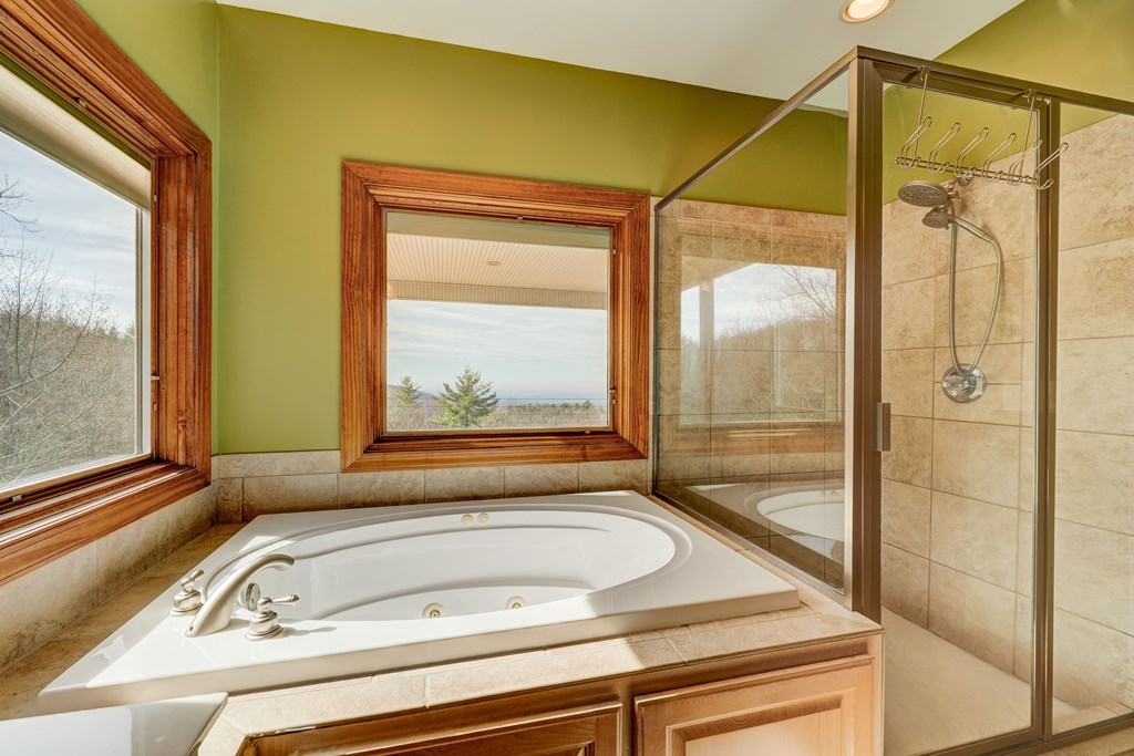 414167 Chatsworth Residential