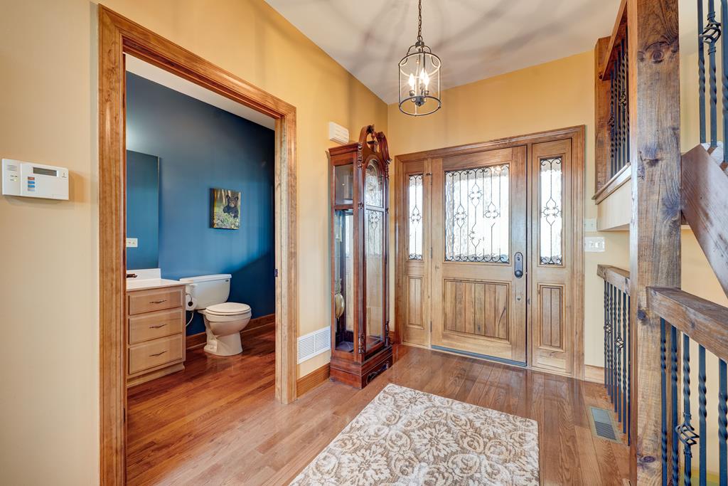 414167 Chatsworth Residential