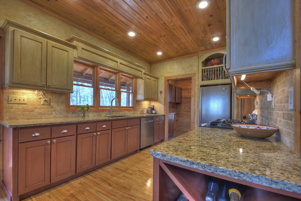 414237 Mineral Bluff Residential