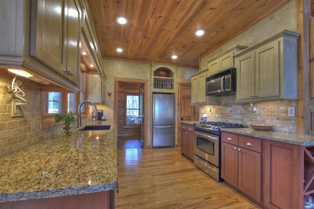 414237 Mineral Bluff Residential