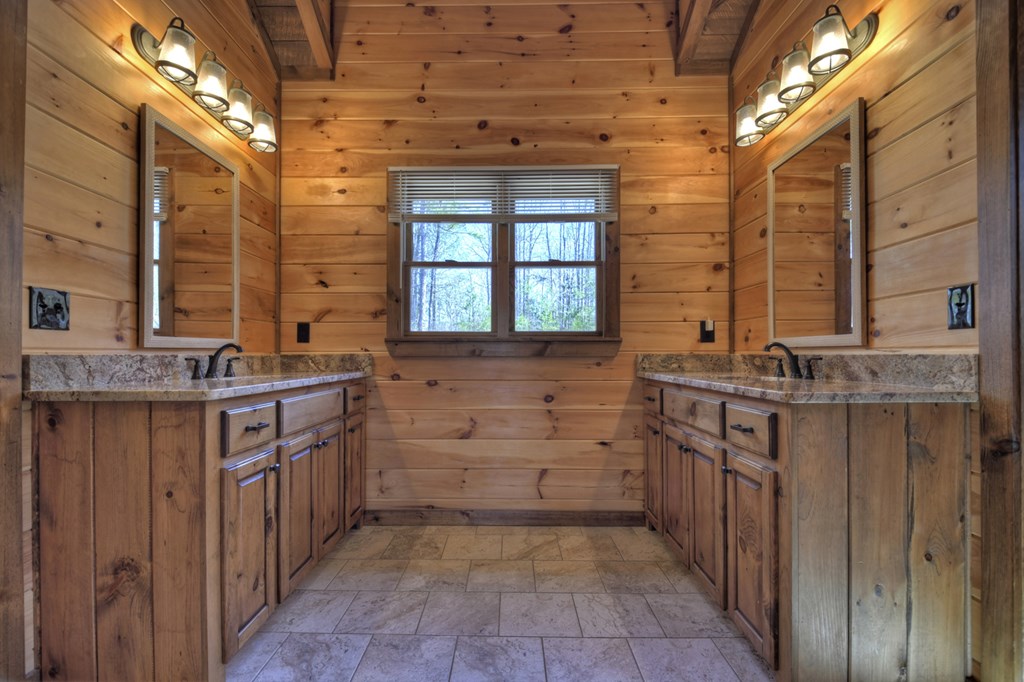 414246 Mineral Bluff Residential