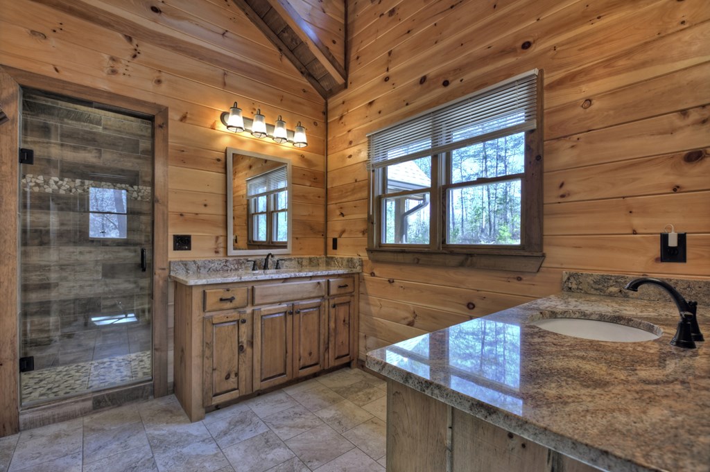 414246 Mineral Bluff Residential