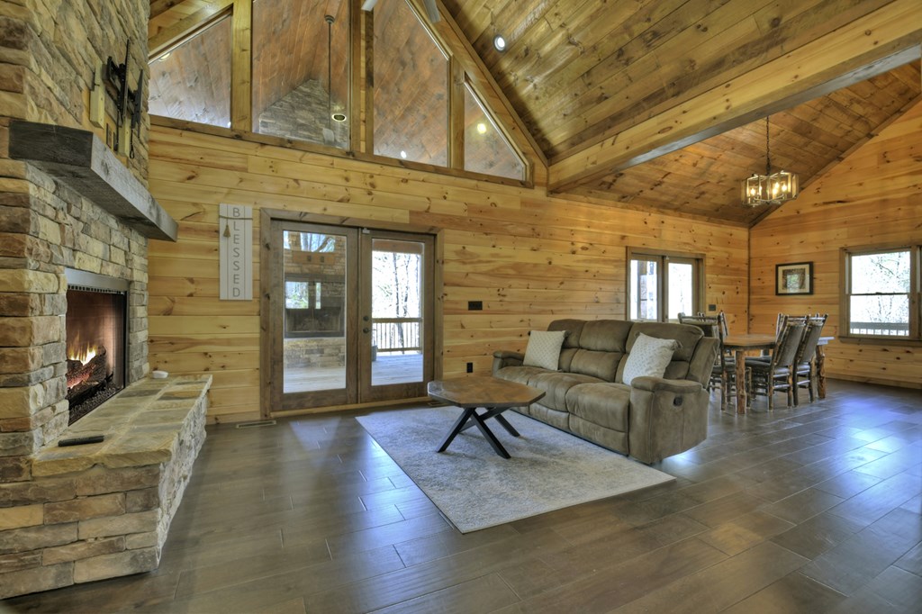 414246 Mineral Bluff Residential