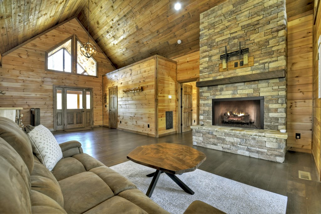 414246 Mineral Bluff Residential