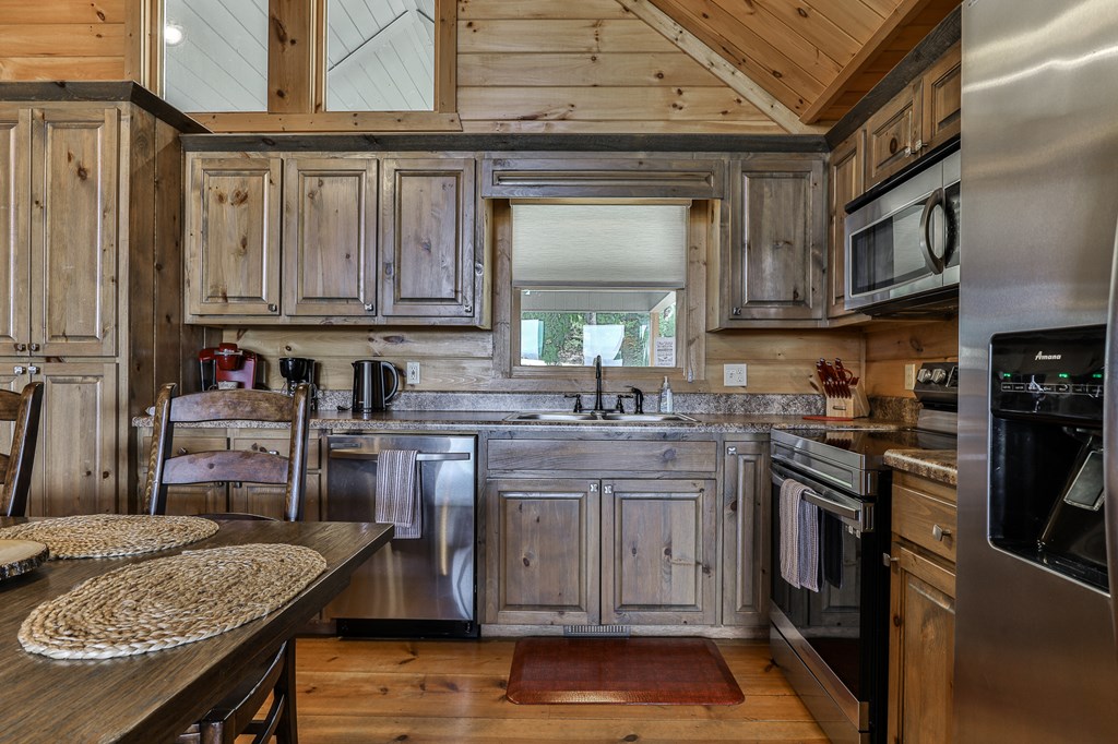 414396 Mineral Bluff Residential