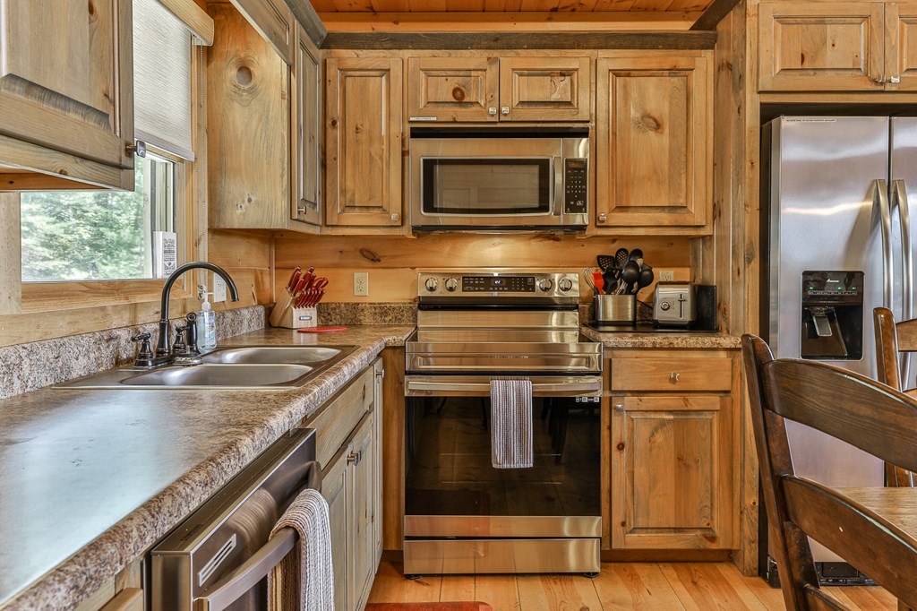 414396 Mineral Bluff Residential