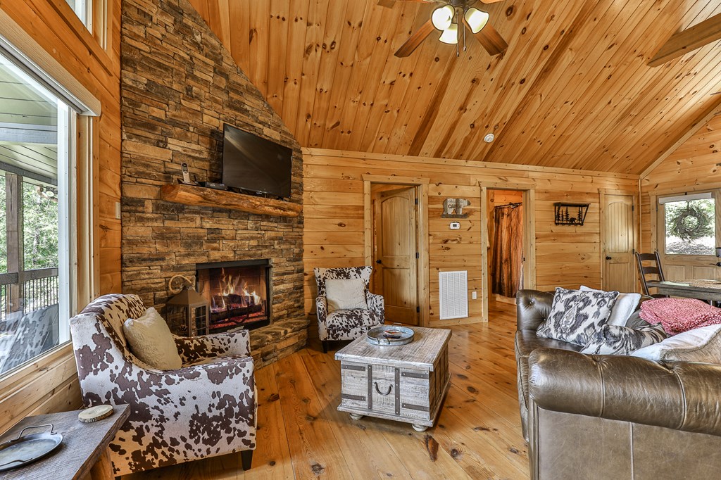 414396 Mineral Bluff Residential